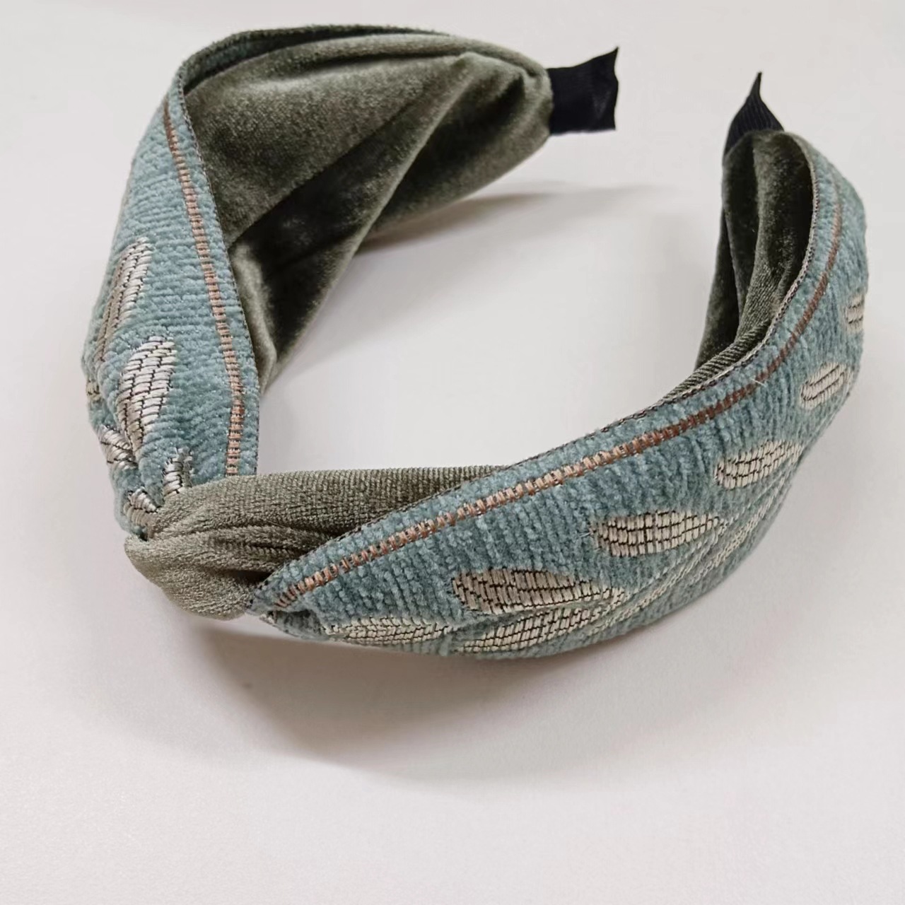 2022 Windstickerei-Atmosphäre Ethnisch Exquisiter Twist gepaart mit kontrastfarbenem, kreuzbreitem Stirnband-Haarreif 21208_voghion.com