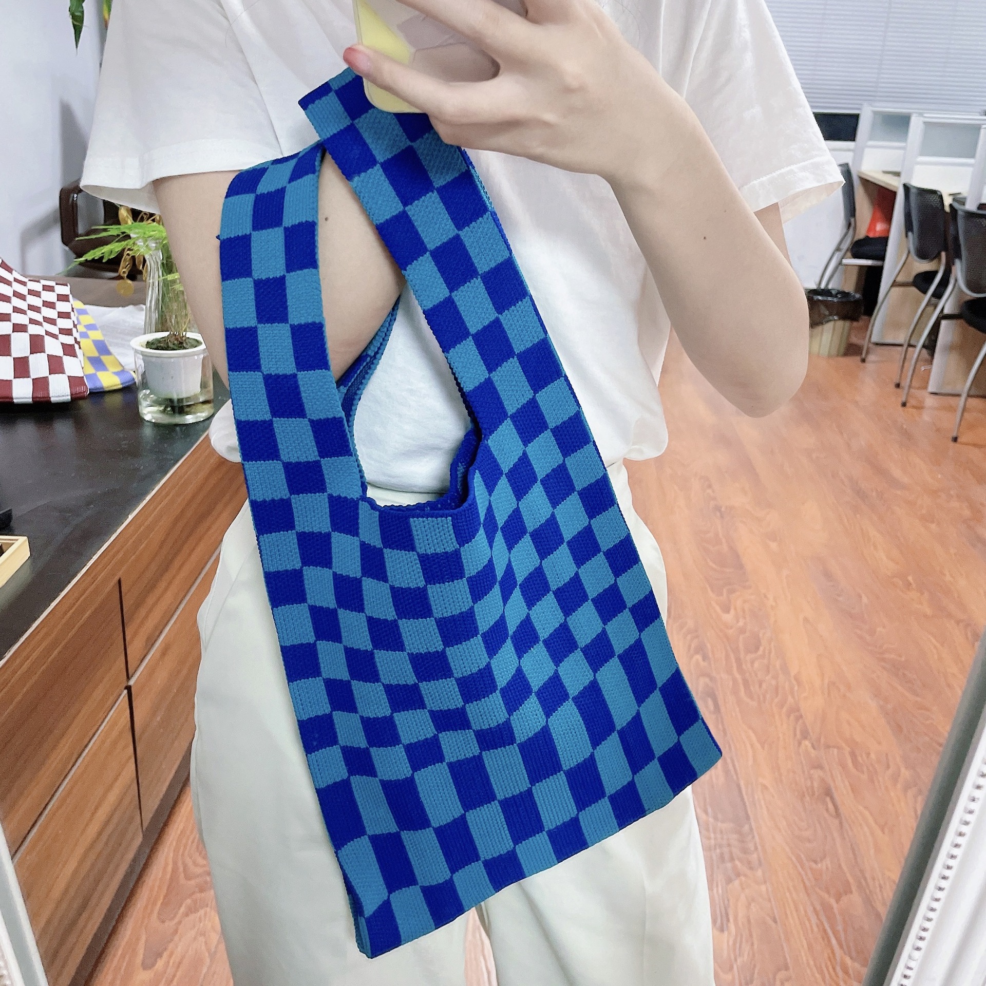 Color Block Checkerboard Knit Integrated Handle Shoulder Bag 2
