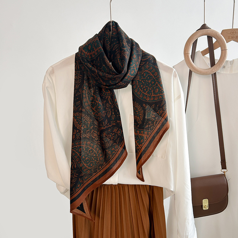 Mujer de nicho retro personalidad de moda anacardo impresión de flor toalla paralela de una sola capa nueva bufanda de seda decorativa de ropa profesional transfronteriza