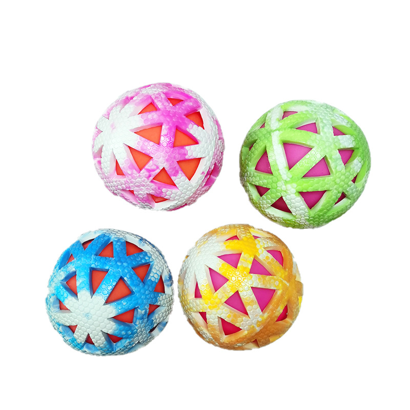 Fábrica al por mayor nueva huella hueca hueso sonido bola mordedura-resistente TPR color mezclado bola elástica de goma juguete para mascotas