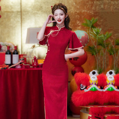 赤いチャイナドレスの女性の高級感の新しい中国式の敬酒服の新婦2025の新型の婚約結婚の宴会のドレスは家に帰ります。