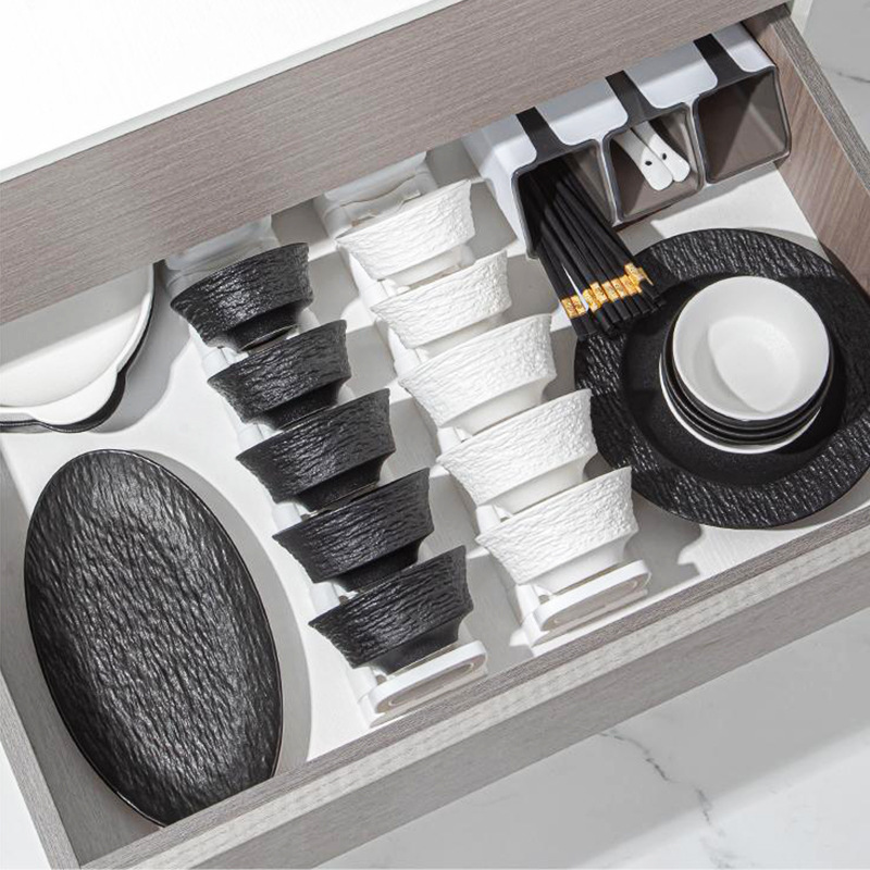 Juego de platos creativos de alta gama en blanco y negro japonés, platos transfronterizos, tazones de cerámica, platos occidentales, platos de fiador, vajillas de cerámica image 3