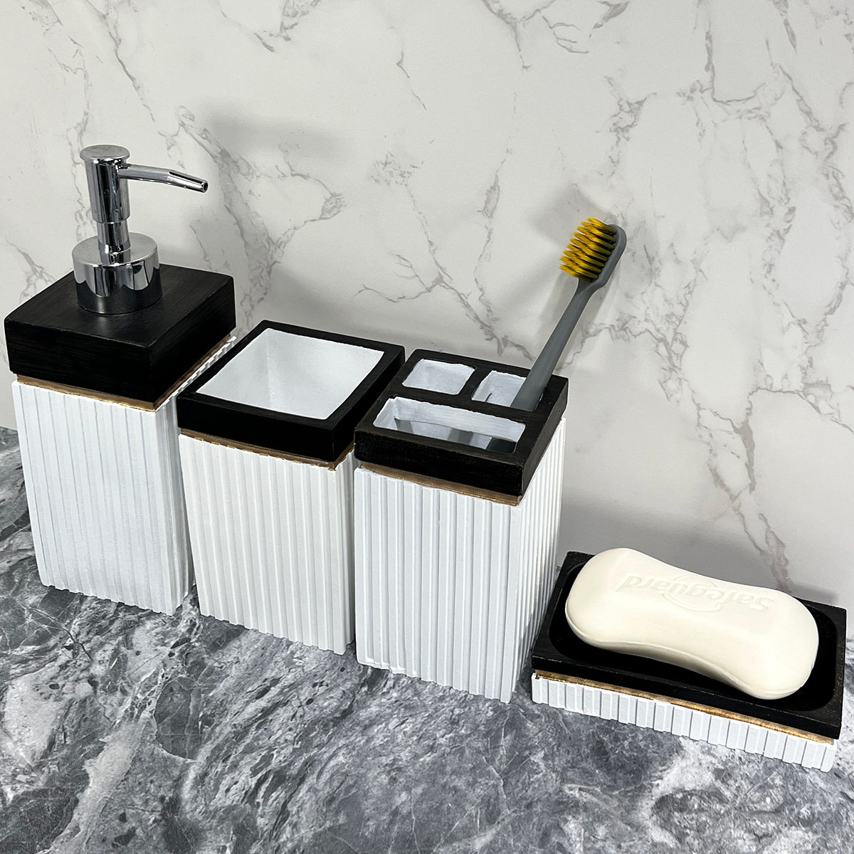 Resina pintada simple baño baño baño baño conjunto de lavado de hotel cuatro piezas set de adornos cepillo de dientes taza de enjuague