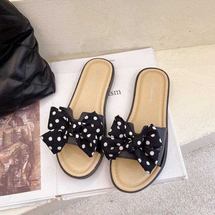 Nuevas pantuflas de mujer para verano, estilo coreano, diseño moderno de mariposa, para uso en exteriores, suela suave antideslizante, sandalias de playa para mujer, venta al por mayor.