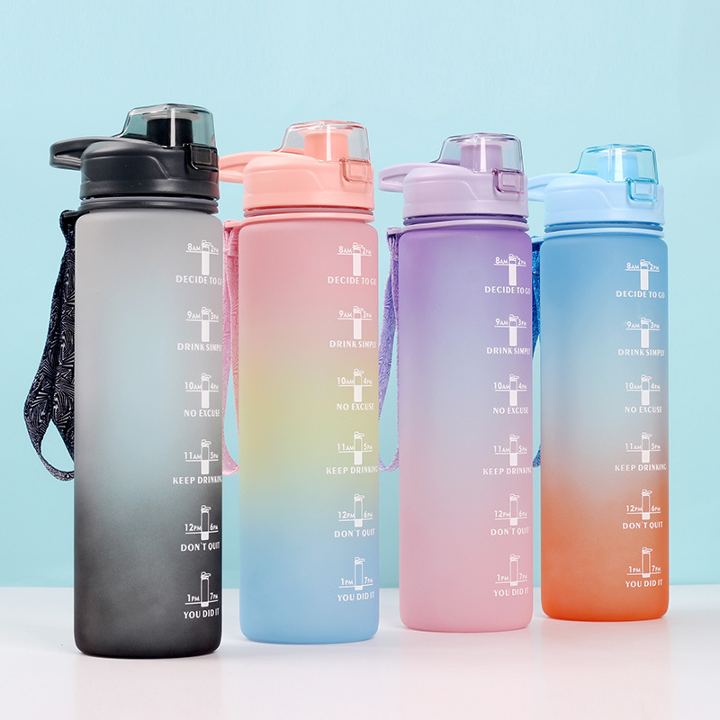Nueva moda de gran capacidad al aire libre esmerilado taza de plástico gradiente deportes botella de agua portátil colorido espacio taza de bebida directa