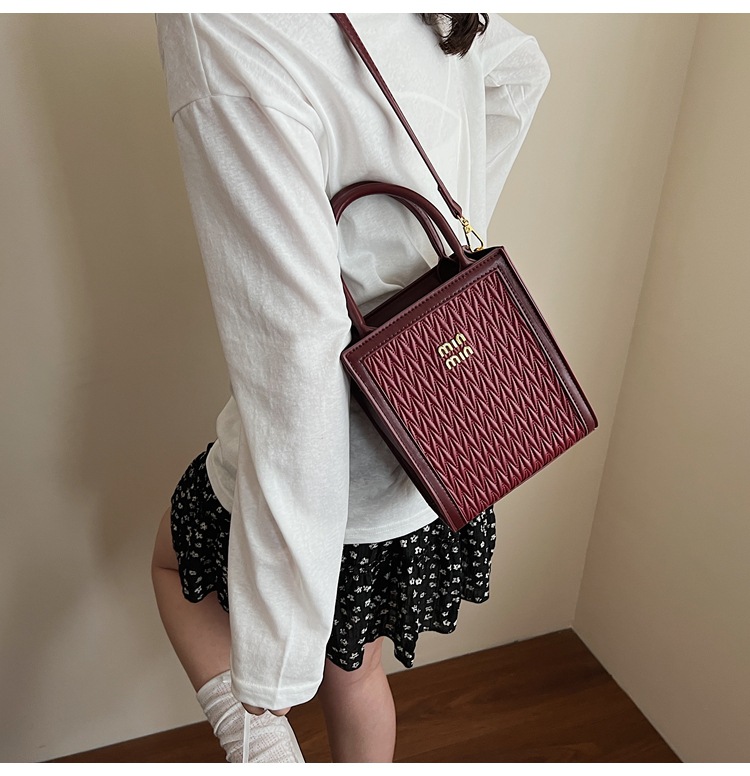 This year, the "Small Bag Women 2025" new trendy summer fashion, versatile and niche design hand-held shoulder crossbody bag is in vogue undefined