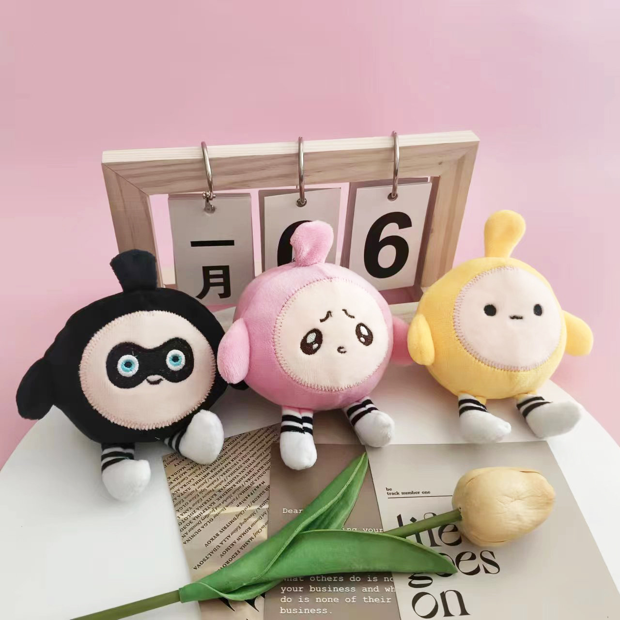 Cute, trendy, talking egg-shaped plush keychain/cartoon egg doll.