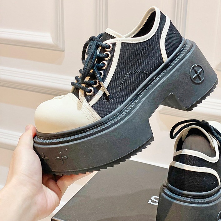 Le nuove scarpe da donna Martin del 2024 hanno una suola e un aumento di altezza di 9,5 centimetri. Scarpe alla moda per studenti_voghion.com