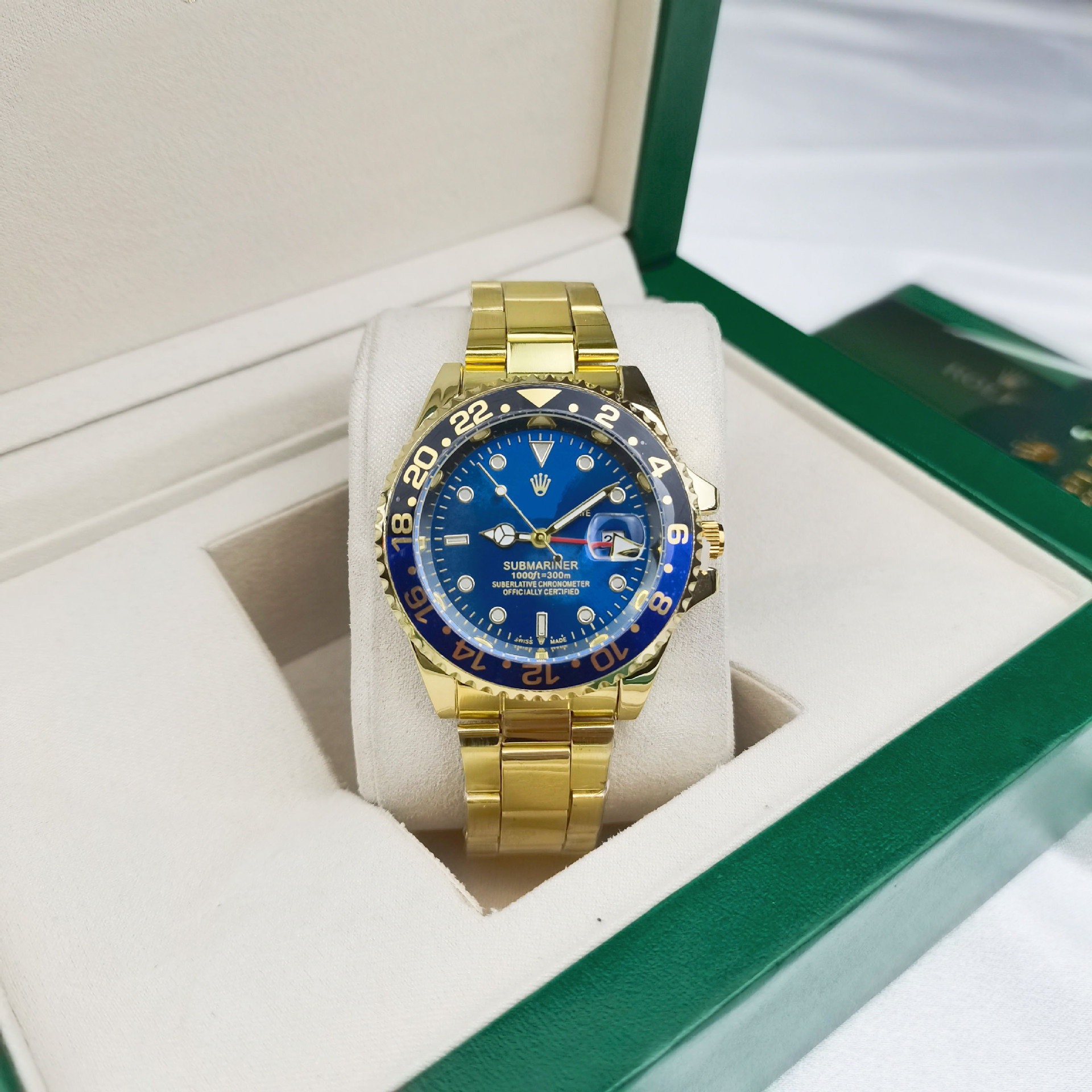 Four-pin coke circle, three golden black and blue circles, blue surface