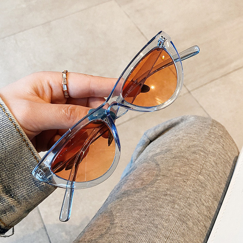 New cross-border cat glasses women's fashion trendsetter cool triangle sunglasses personality street photography sun glasses photo 