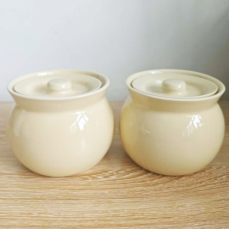 陶磁器のシチューは水をあけて家庭用のツバメの巣の専用の蒸し器を煮込んで蓋をします。|undefined