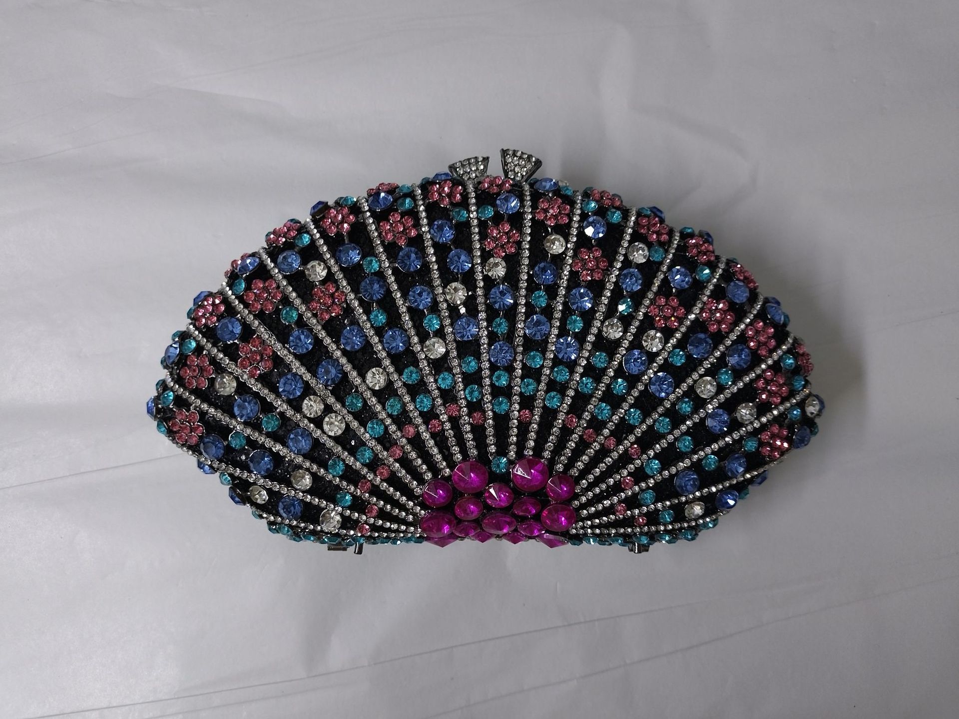 Bolsa de cena con diamantes en forma de ventilador transfronteriza bolsas de diamantes metálicas huecas bolsas de fiesta celebridades europeas y americanas reuniones anuales bolsas de mano de mujeres púrpura oscuro