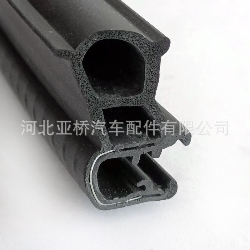 EPDM 고무 U 자형 강철 스트립 사이드 버블 씰링 스트립 엔지니어링은 운전실의 유리 카드 스트립을 보호합니다.