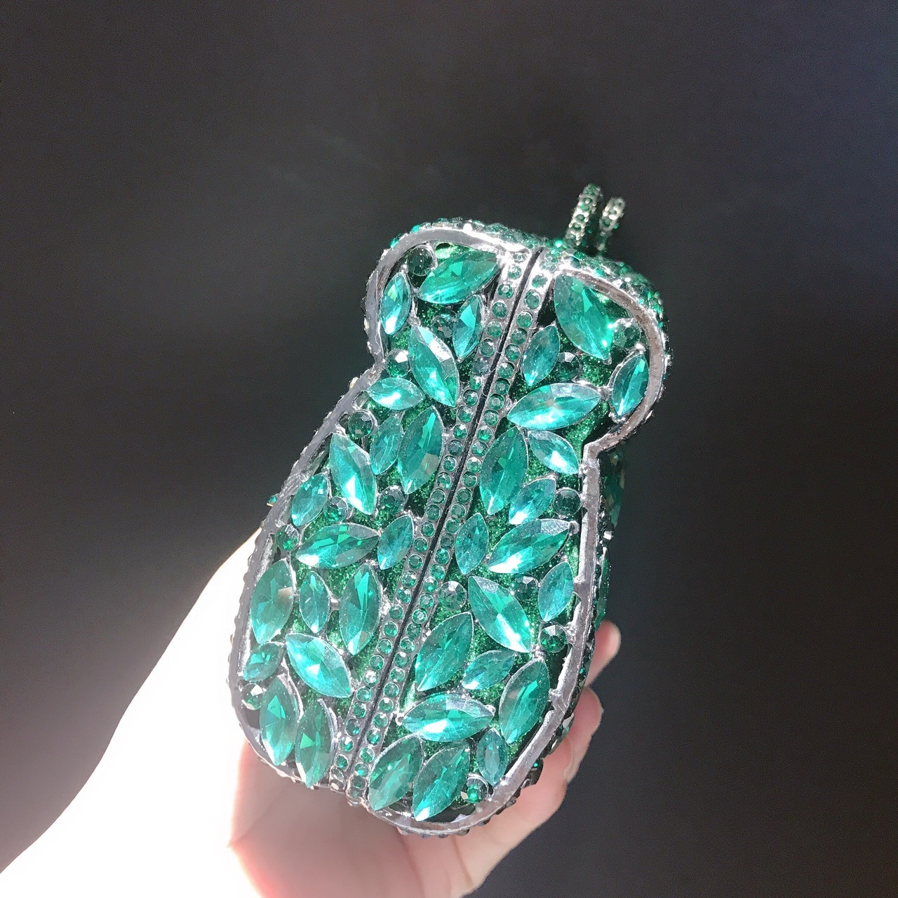 * Nuevo paquete de cena de diamantes transfronterizos bolsos de diamante verde bolsos de banquete europeos y estadounidenses bolsos de mano de diamantes horizontales bolsos de damas