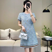 ӡ��ͨ��Ů�b�B��ȹH�����ڶ��Ӵ�a�@��ֱͲȹ������r�Мp�g