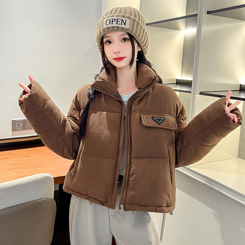 Invierno de 2025 nuevo temperamento de moda femenina simple y grueso hombre pequeño abrigo de algodón de plumón corto