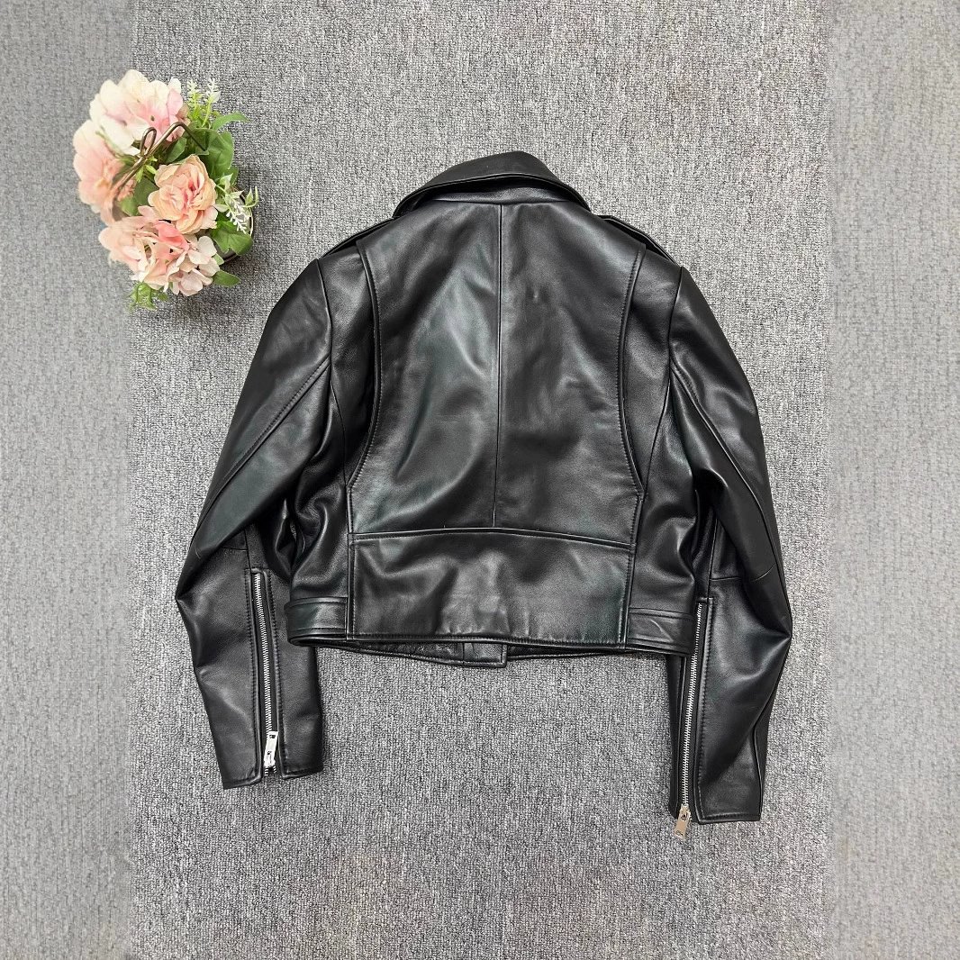 2025 Новая натуральная кожа Женская короткая лацканская овчинная куртка Coat Впечатляющая Versatile Slim Top