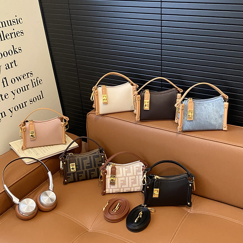 Cross-Border Mini Box Bag, High-End Light Luxury, Versatile and Stylish Handbag for Women, Niche Lettered Children's Crossbody Bag