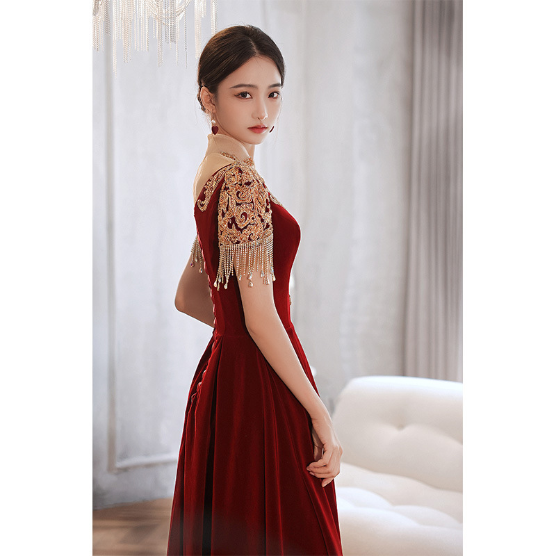 Vestido de novia estilo chino de terciopelo, nuevo estilo 2025, vestido de novia para mujeres pequeñas, vestido de compromiso de otoño y verano, sencillo y elegante.
