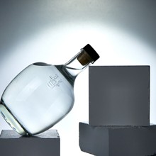 590ml晶白料酒瓶白兰地伏特加玻璃酒瓶圆形威士忌朗姆酒玻璃空瓶
