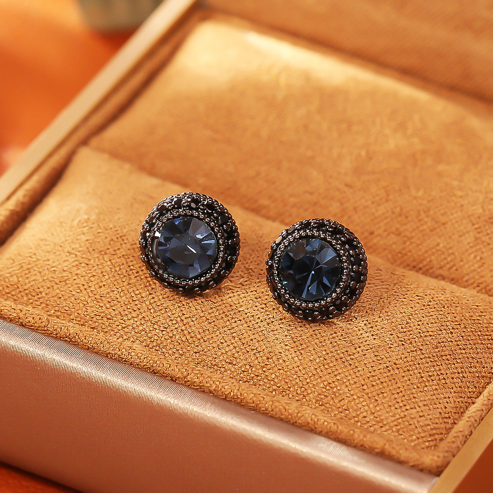 Men’s Titanium Stud And Small Hoop Earring Set Is Hypoallergenic, Tarnish-resistant And Ideal For Daily Wear. Sleek And Modern, It Creates Stunning L_voghion.com