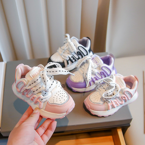儿童运动鞋2023新款粉色板鞋女童紫色鞋子舒适软底男童字母老爹鞋