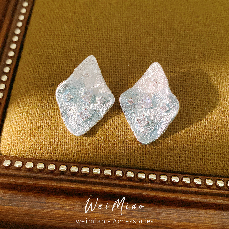 Agujas de plata, pendientes de piedra de silicio de silicio, estilo simple, personalidad, pendientes de lujo ligero, pendientes de alta sensación al por mayor