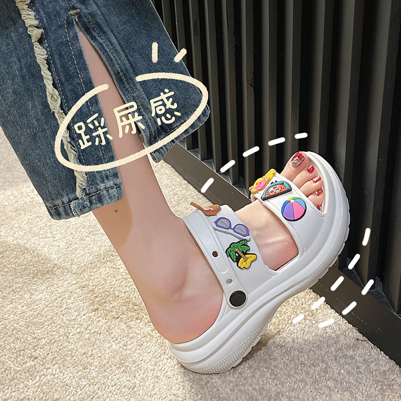 Summer thick-soled two-way hole shoes women's outer wear Korean-style fashionable drooping beach height increasing sandals women's non-slip wholesale