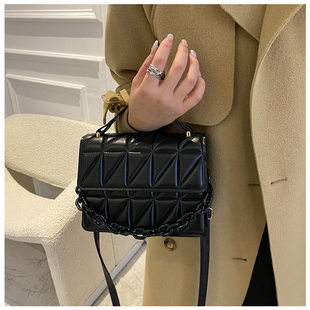 (Cross-border trading), fashionable trend retro handheld one-shoulder bag with diamond pattern, city style, chain bag