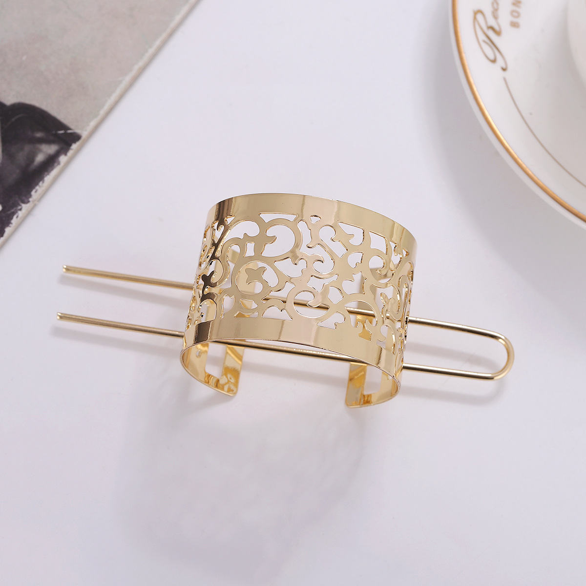 Estilo nacional hanfu tocado horquilla de metal de las mujeres al por mayor de Europa y América retro estilo antiguo hueco exquisito plato horquilla de Oro de las mujeres