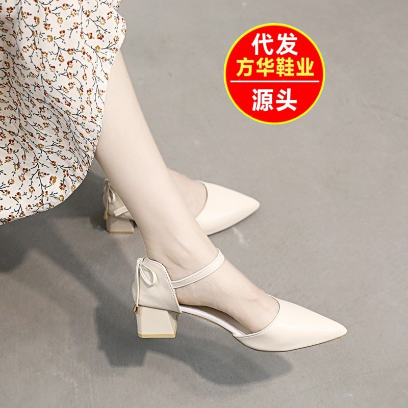 Nuevo estilo chino de verano 2026 zapatos de verano de punta de tacones gruesos sandalias de tacones altos de mujer zapatos de arco de arco