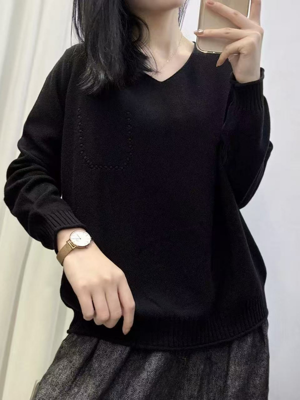 2025秋季新款 简约纯色刺绣勾花针织毛衣 宽松圆领套头内搭毛衣女|undefined