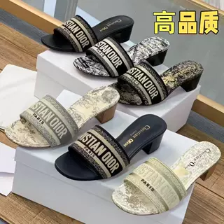 外贸2026新款D.家老花刺绣粗跟拖鞋女外穿网红沙滩休闲一字凉拖鞋