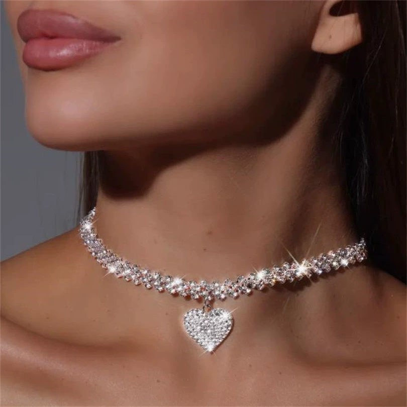 Модное и универсальное колье-чокер в форме сердца для женщин с бриллиантовым колье.