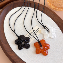 韩版时尚百搭小众透明亚克力花朵吊坠黑绳项链锁骨链女抽拉式颈链