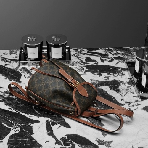 Hong Kong Genuine Leather Arc de Triomphe Backpack 2024 New Arrival Women's Bag Casual Commuter Small Schoolbag Large Capacity Backpack for Women