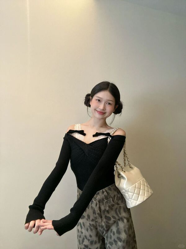 韩系辣妹蕾丝拼接长袖针织衫女春秋修身显瘦露肩绝美短款打底上衣|undefined