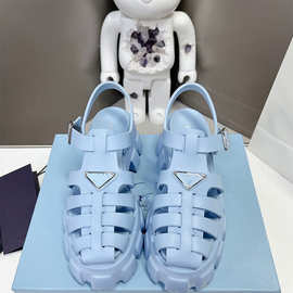 24夏季松糕厚底三角标橡胶编织凉鞋齿轮粗跟圆头增高罗马包头女鞋