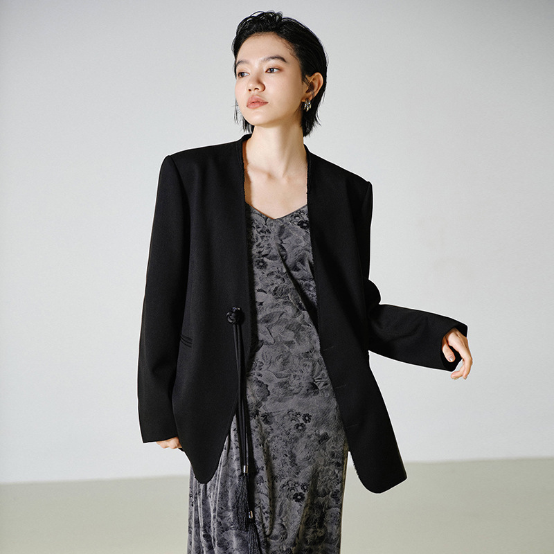 2025春季新款黑色国风新中式高级感直筒西装外套女盘扣上衣83355