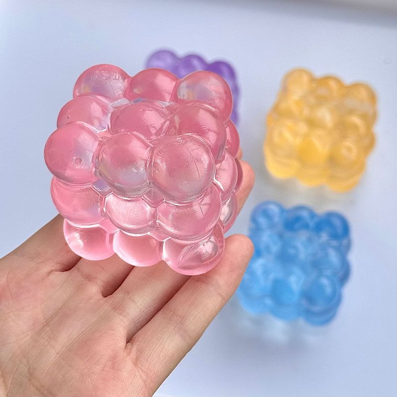 赤い本のつまみの楽しみのマルトースの解凍のおもちゃはよく売れています。|undefined