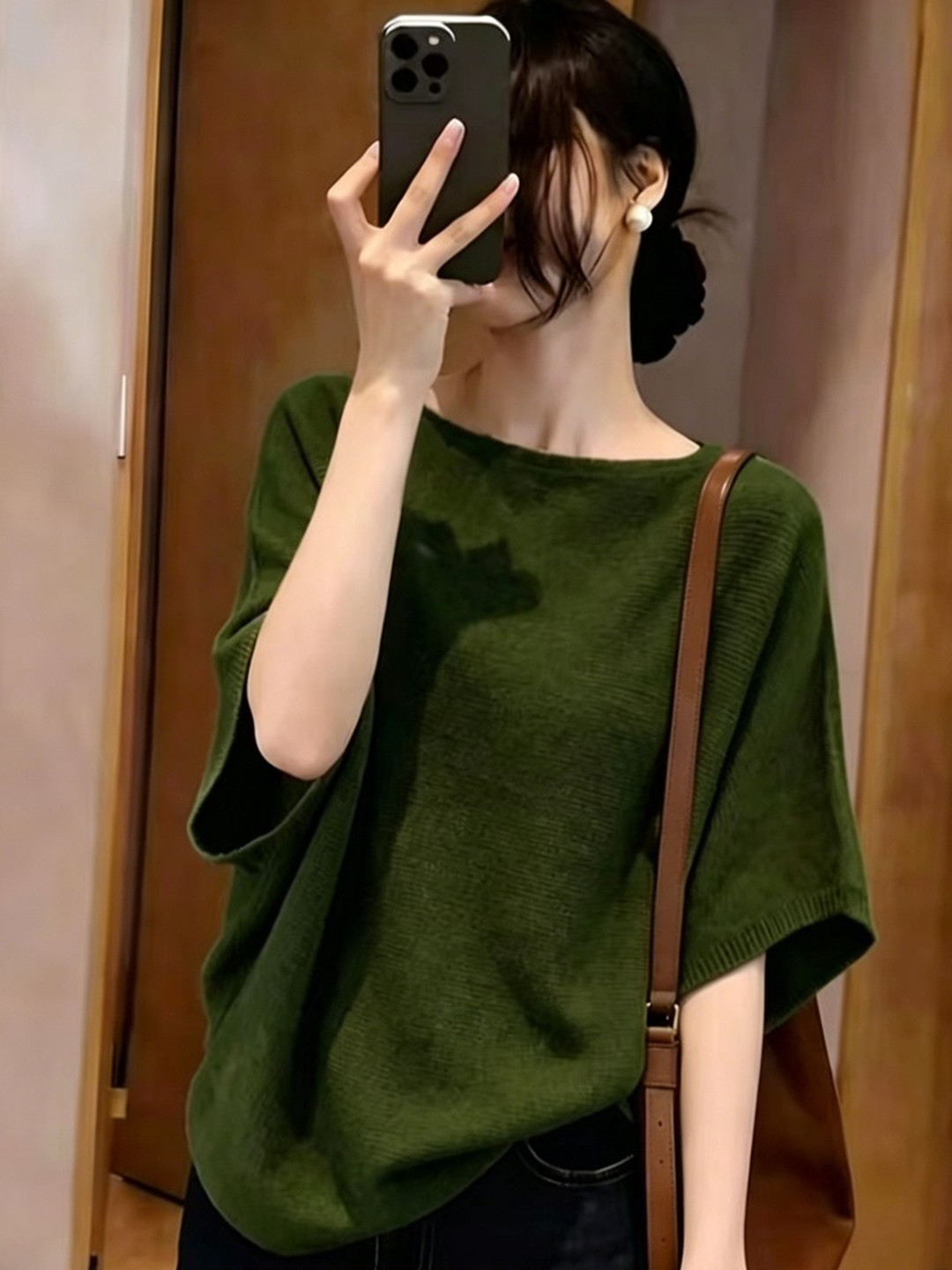 Áo thun dệt kim tay ngắn nữ phong cách thời trang, form rộng thoải mái — màu đen