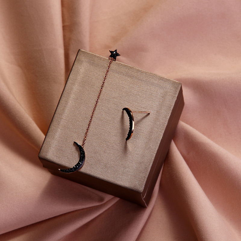 Estrella negra y luna temperamento personalidad simple lindos pendientes no se desvanecen ligero estilo de lujo de acero de titanio pendientes de oro de titanio