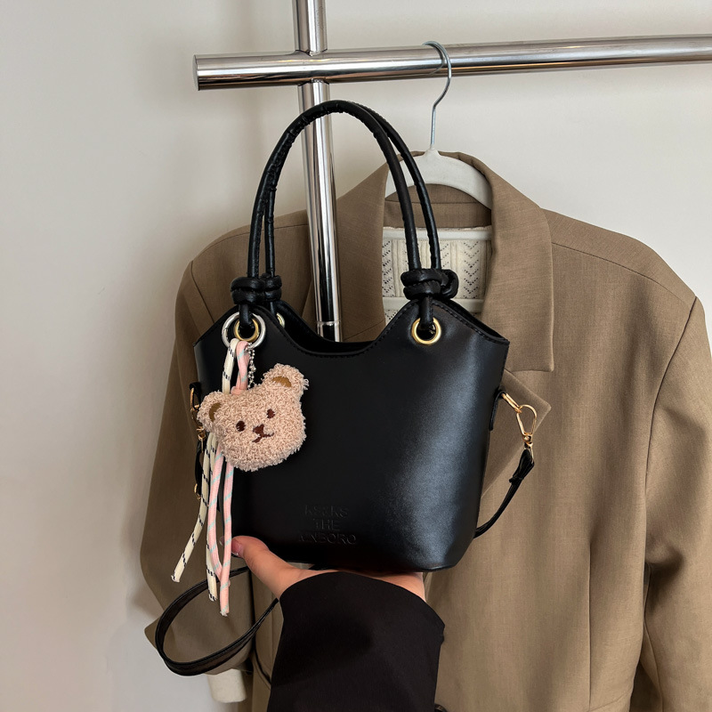 2025 nuevo bolso pequeño de estilo occidental simple y popular bolso de mensajero de moda de verano femenino bolso de cubo portátil casual