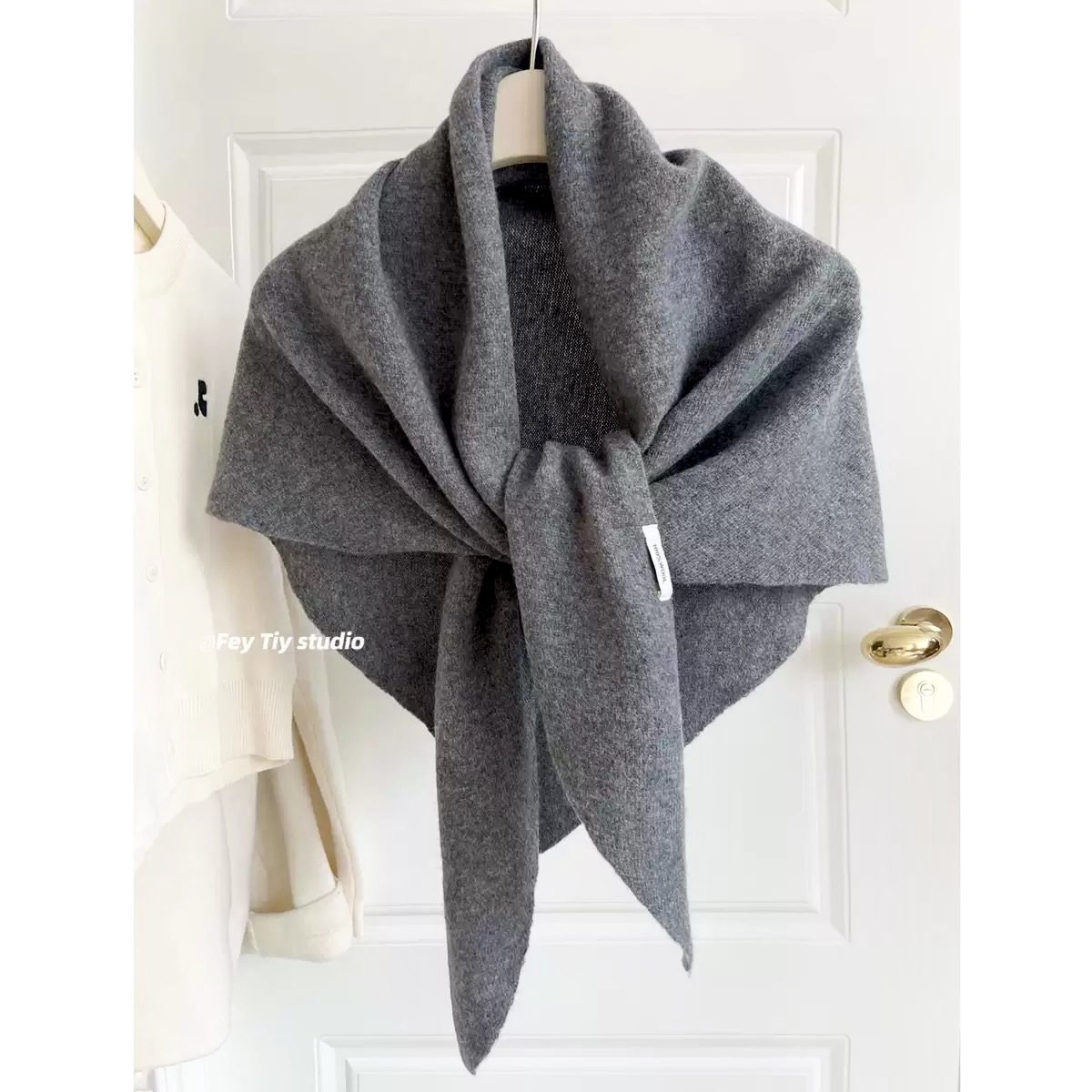 100% wool triangle scarf, knitted large shawl for women, autumn and winter style, warm outer layer, layered scarf, neck protector, cross-border