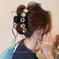 スナックのクッキーの大きいサイズは女性の高級感を挟みます。