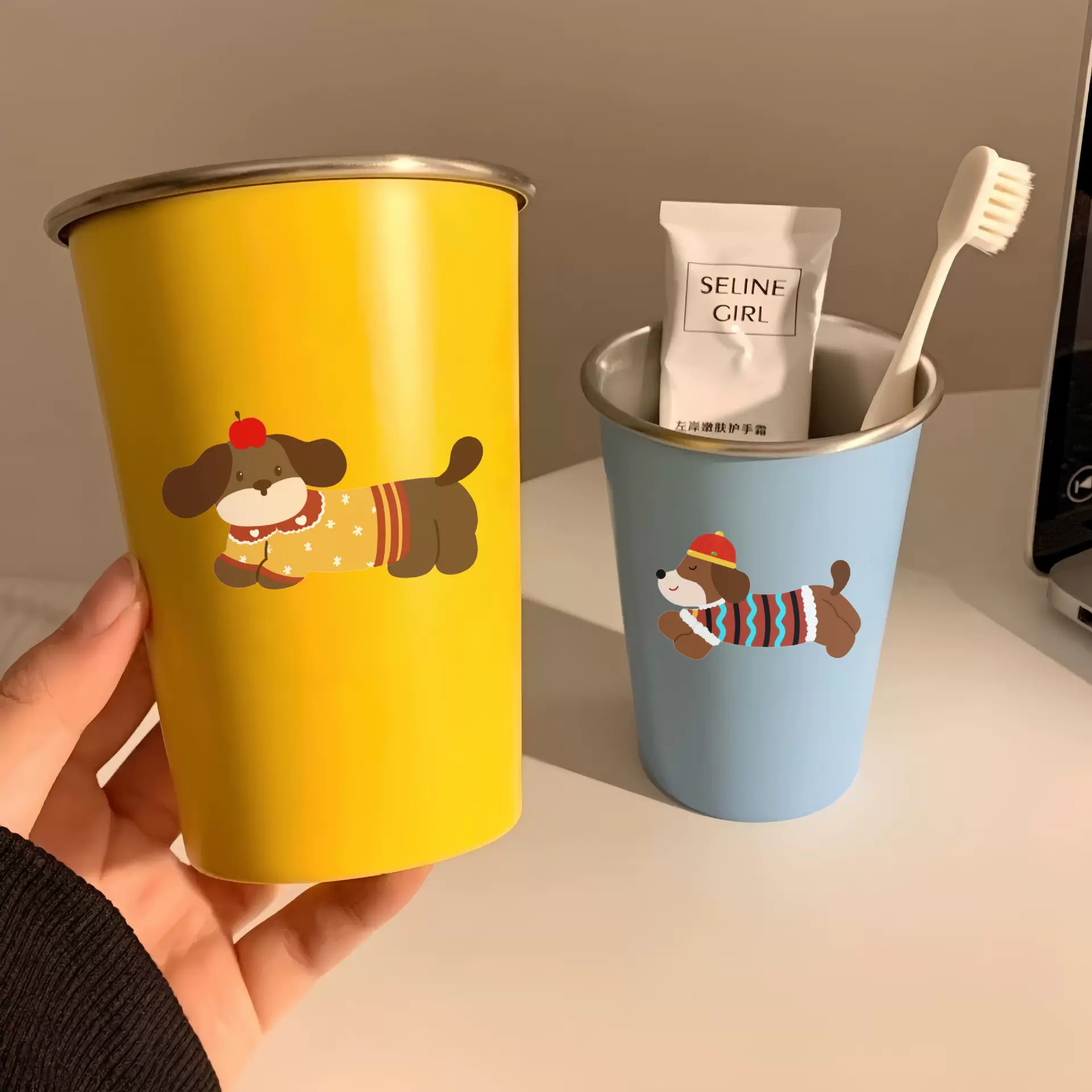 新款可爱腊肠狗漱口杯家用牙刷杯洗漱杯情侣学生旅行不锈钢水杯