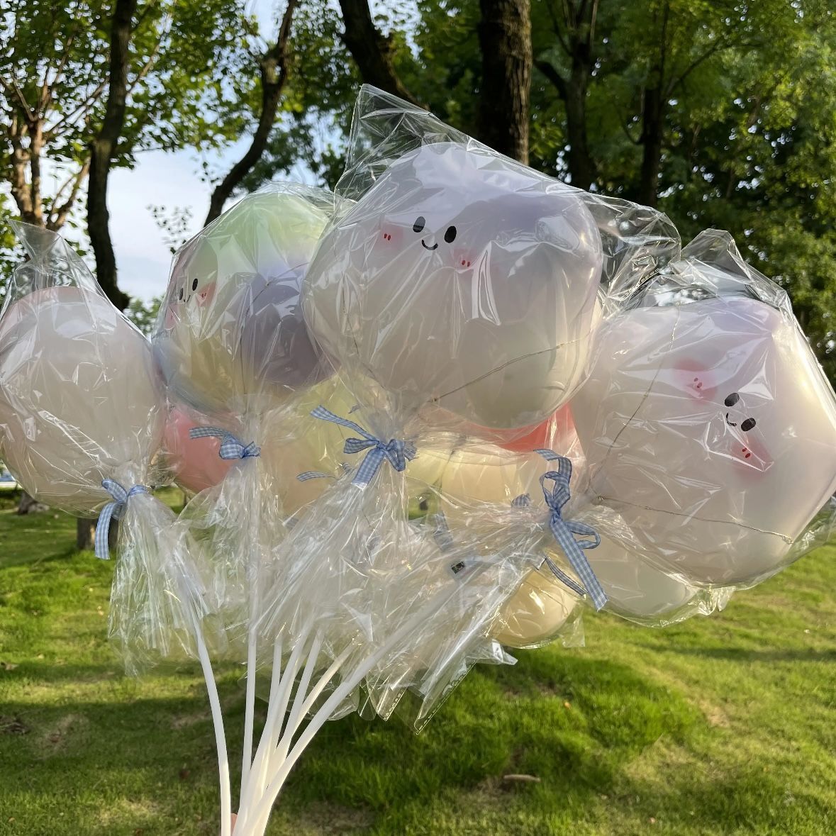 地推节日手持发光全套材料小红书爆款气球夜市地摊春季纸落地球