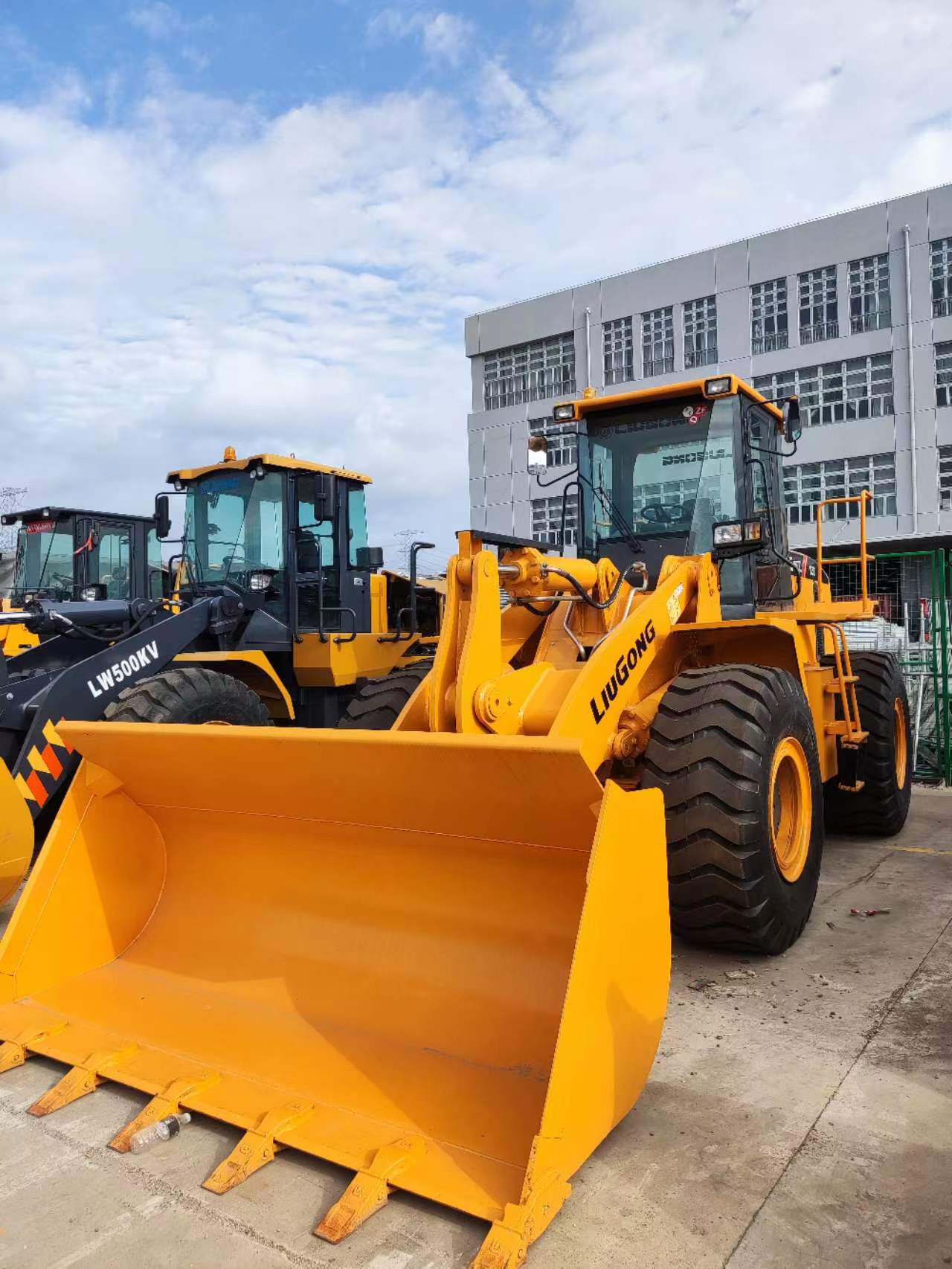 柳工LG836N装载机