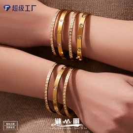 项链;耳环;戒指