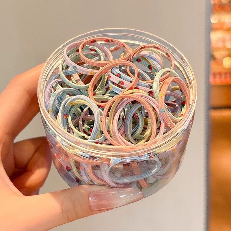 El volumen de cabello del bebé es pequeño, la cuerda para la cabeza es linda, la banda elástica para el cabello de las niñas no daña la cuerda para el cabello